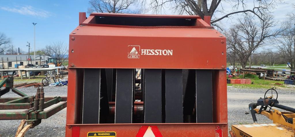 Hesston 530 Round Baler