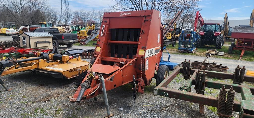 Hesston 530 Round Baler