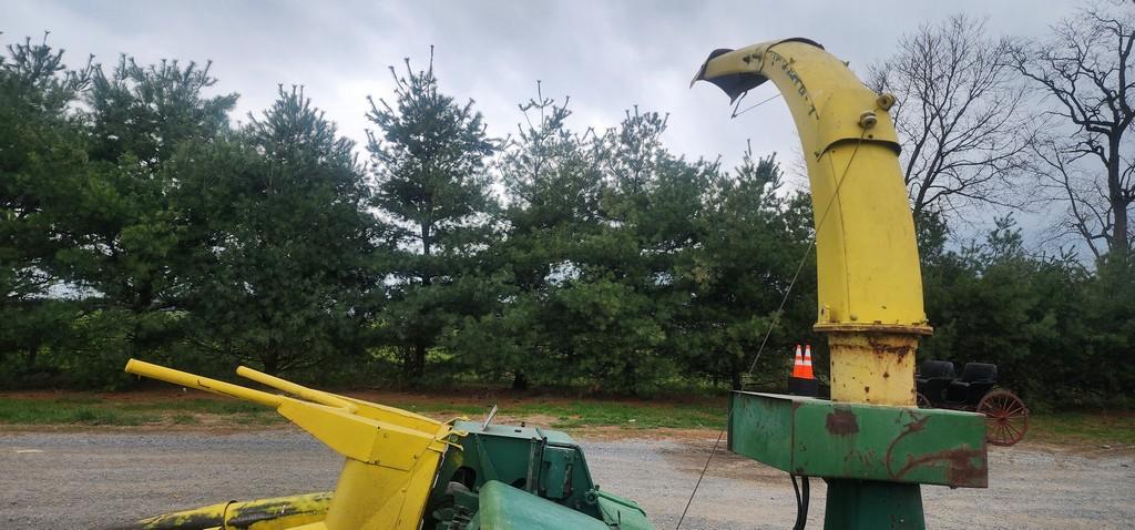 John Deere 3950 Chopper W/Head