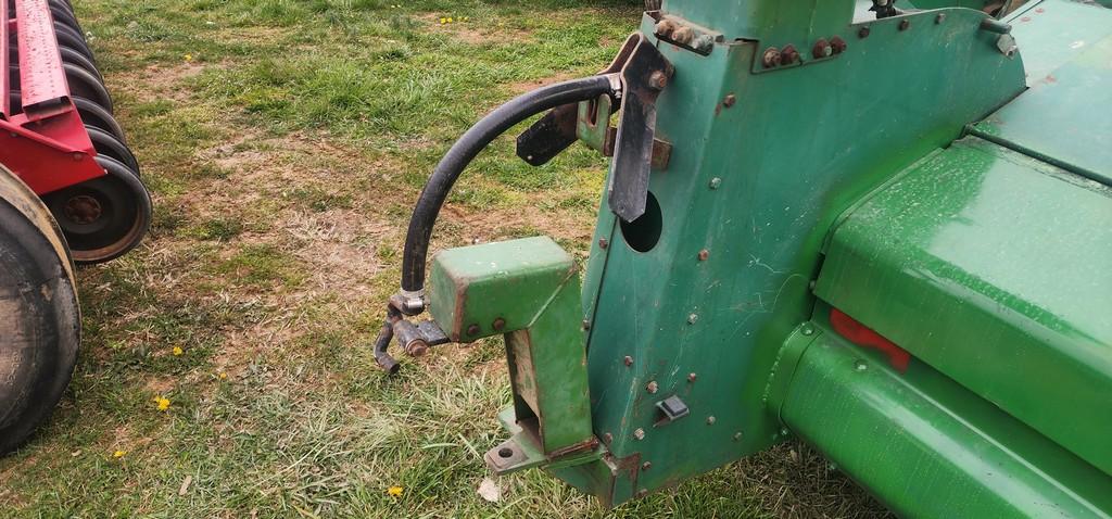 John Deere 3950 Chopper W/Head