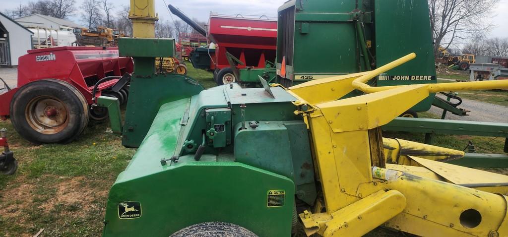 John Deere 3950 Chopper W/Head