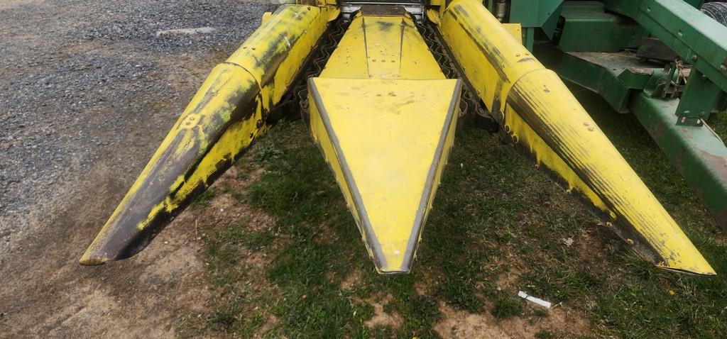 John Deere 3950 Chopper W/Head