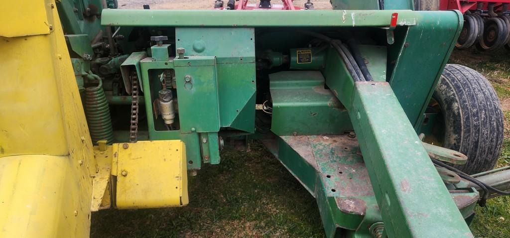 John Deere 3950 Chopper W/Head