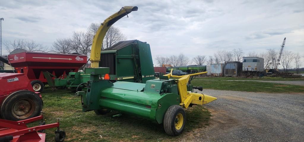 John Deere 3950 Chopper W/Head