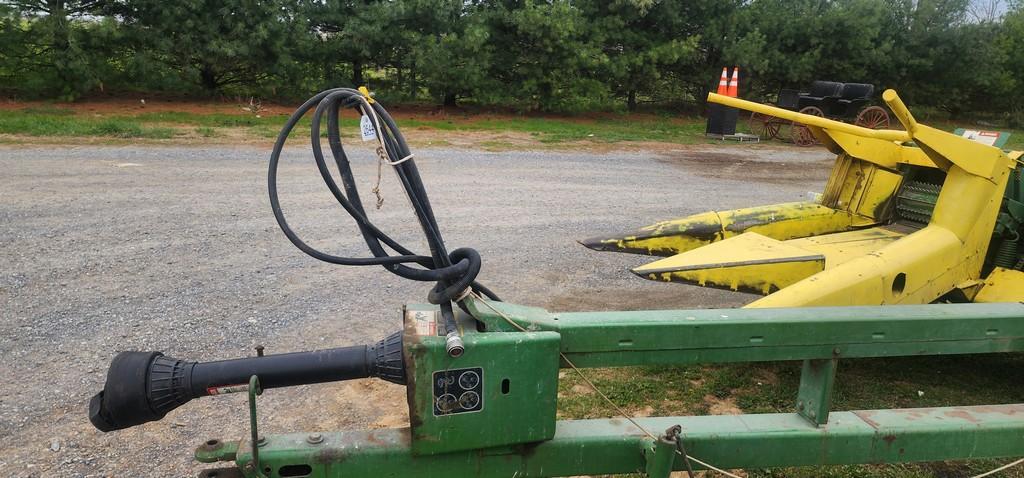John Deere 3950 Chopper W/Head