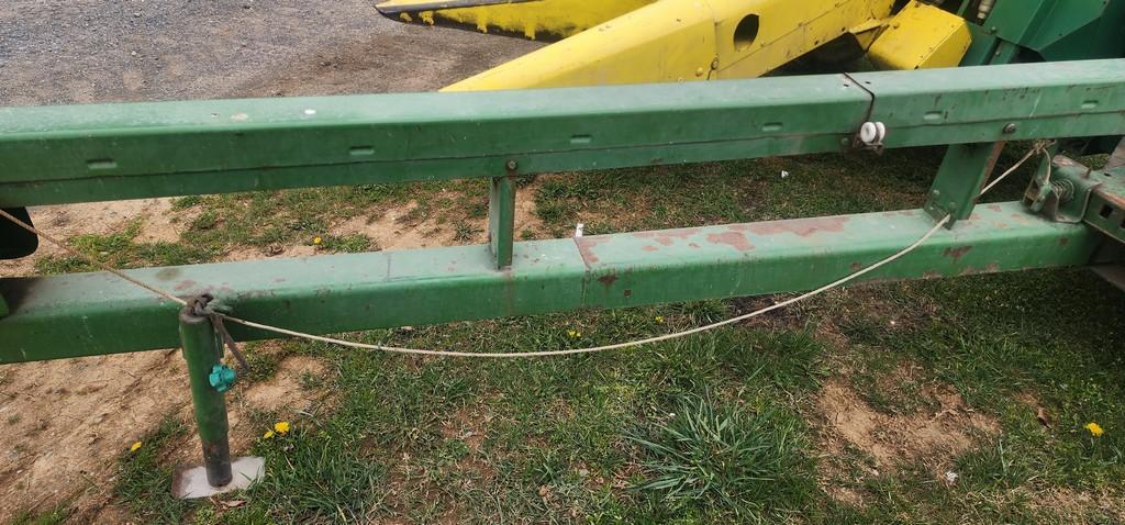 John Deere 3950 Chopper W/Head