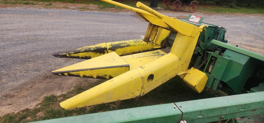 John Deere 3950 Chopper W/Head