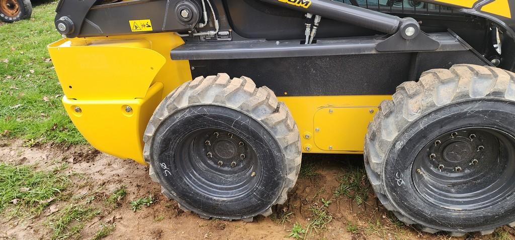 2022 New Holland L320 Skidloader (RIDE AND DRIVE)(LIKE NEW)