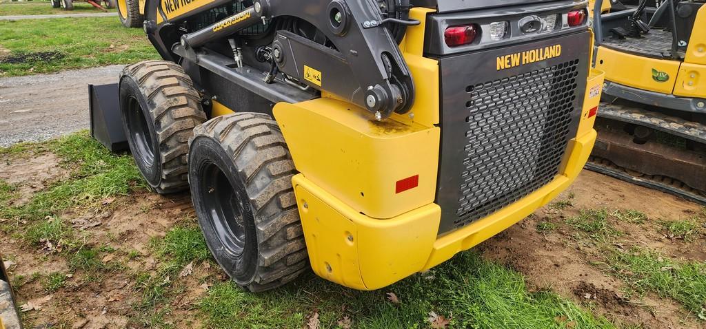 2022 New Holland L320 Skidloader (RIDE AND DRIVE)(LIKE NEW)