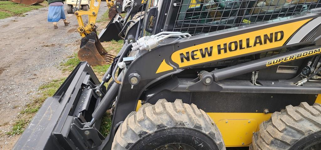 2022 New Holland L320 Skidloader (RIDE AND DRIVE)(LIKE NEW)