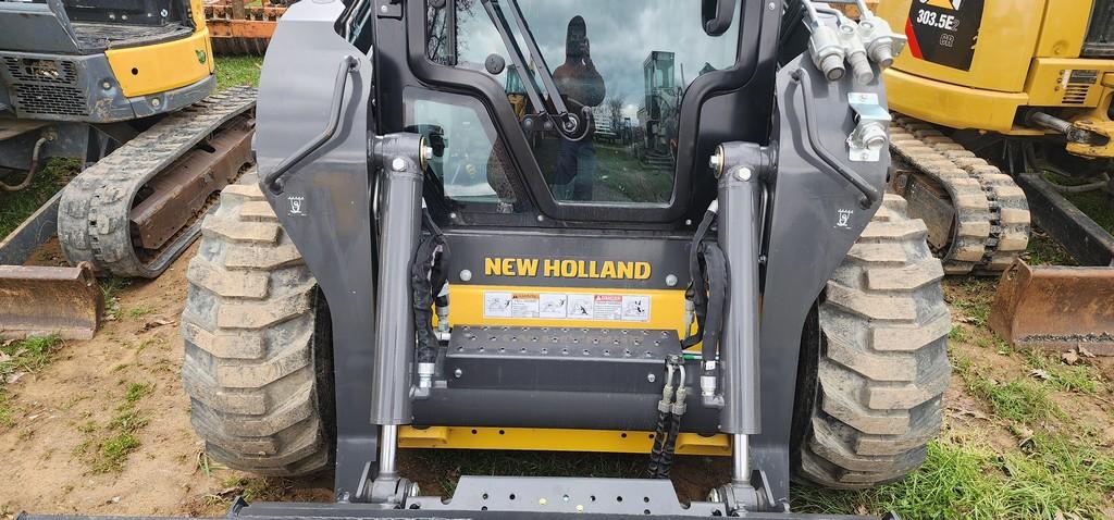 2022 New Holland L320 Skidloader (RIDE AND DRIVE)(LIKE NEW)