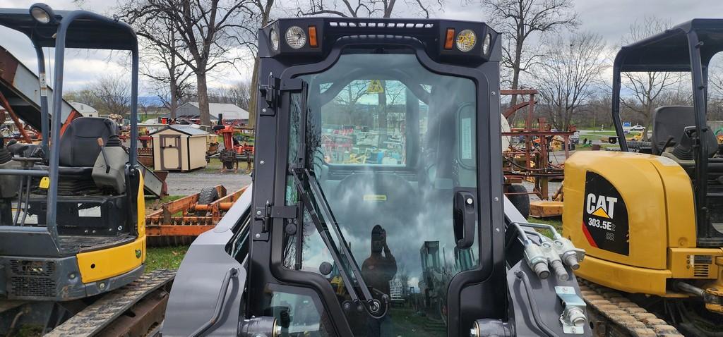 2022 New Holland L320 Skidloader (RIDE AND DRIVE)(LIKE NEW)