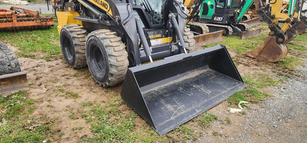 2022 New Holland L320 Skidloader (RIDE AND DRIVE)(LIKE NEW)