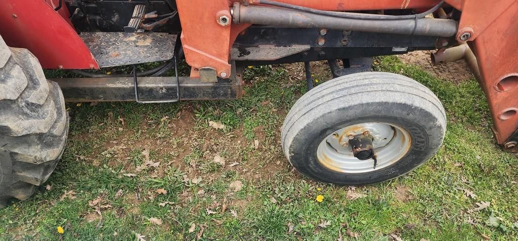 1992 Case International 495 Tractor W/Loader (RIDE AND DRIVE)