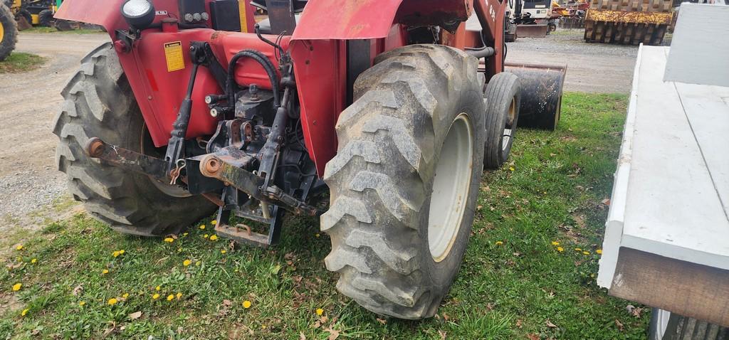 1992 Case International 495 Tractor W/Loader (RIDE AND DRIVE)