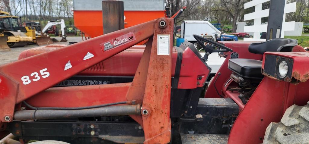 1992 Case International 495 Tractor W/Loader (RIDE AND DRIVE)