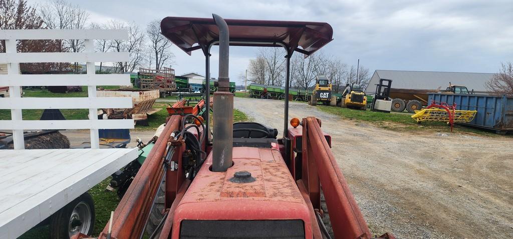 1992 Case International 495 Tractor W/Loader (RIDE AND DRIVE)