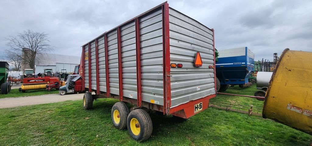 H+S Twin Auger HD Tandem Silage Wagon