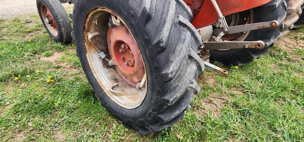 Massey Ferguson 35 Tractor (RUNS)