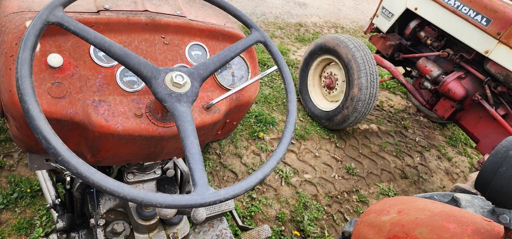 Massey Ferguson 35 Tractor (RUNS)