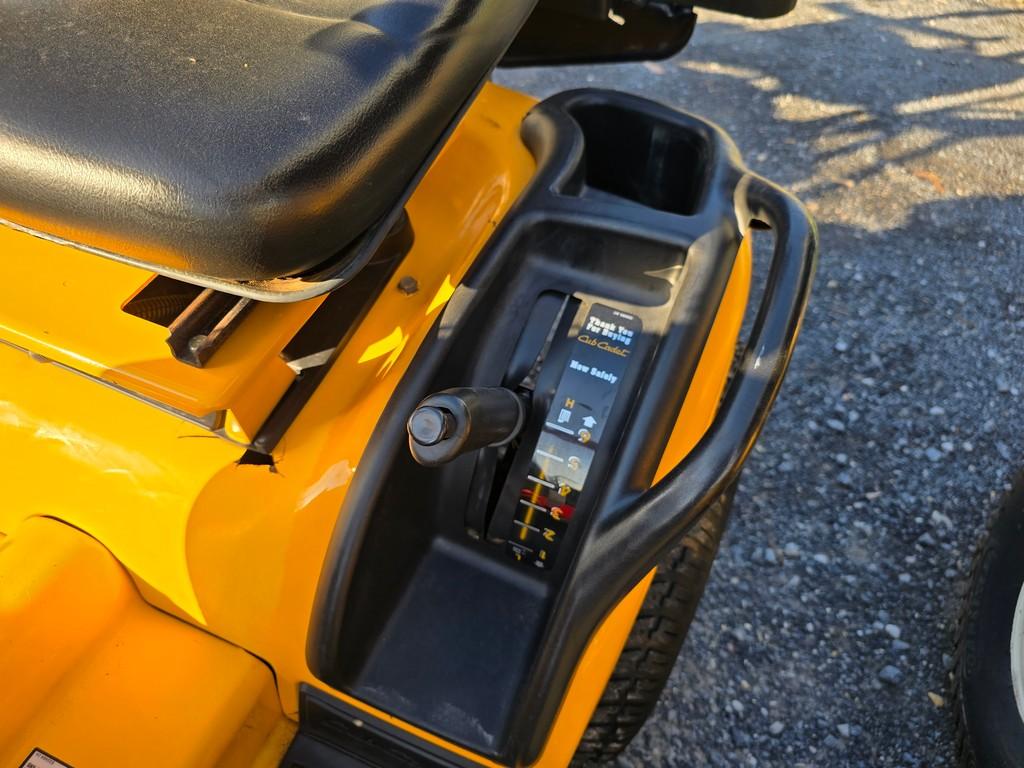 Cub Cadet GT2542 Riding Mower (RUNS)