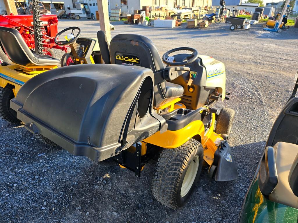 Cub Cadet GT2542 Riding Mower (RUNS)