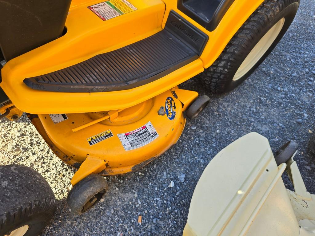 Cub Cadet GT2542 Riding Mower (RUNS)