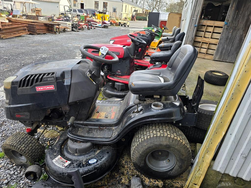 Craftsman LT2000 Riding Mower (AS IS)