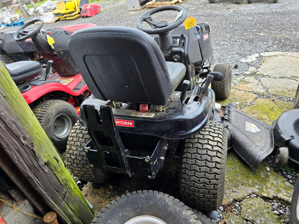 Craftsman LT2000 Riding Mower (AS IS)