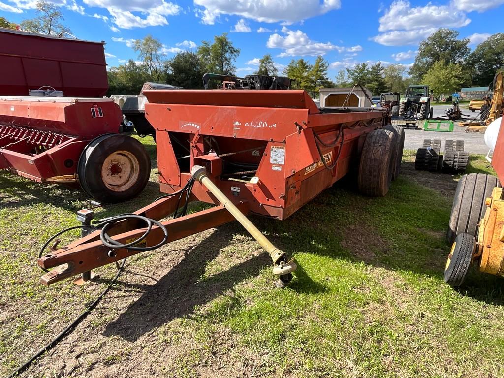 Hesston 5320 Tandem Manure Spreader