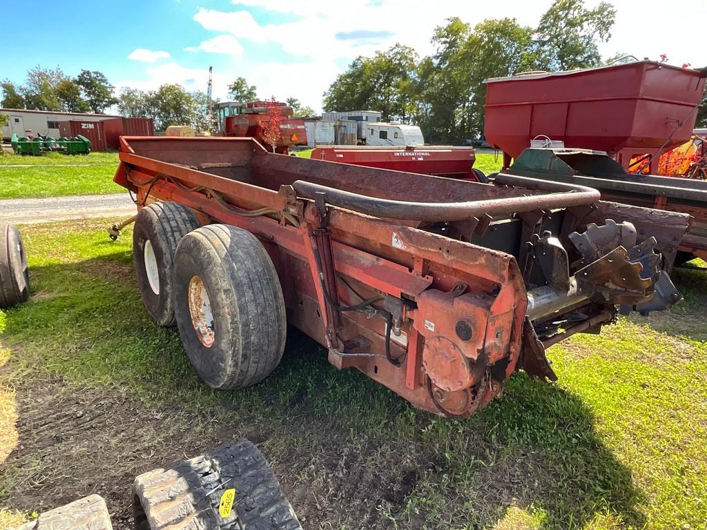 Hesston 5320 Tandem Manure Spreader