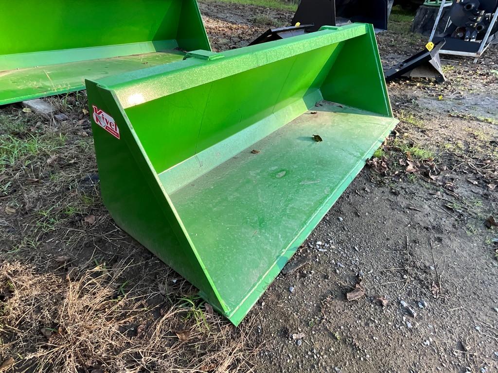 New 72" John Deere Quick Attach Bucket