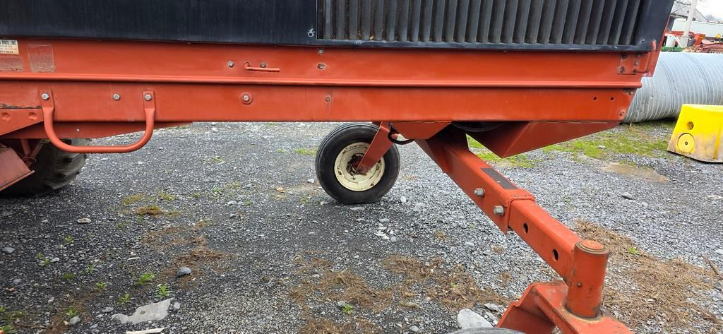 Hesston 8200 Sell Propelled Haybine (RUNS)