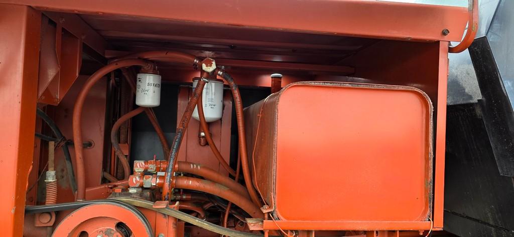 Hesston 8200 Sell Propelled Haybine (RUNS)