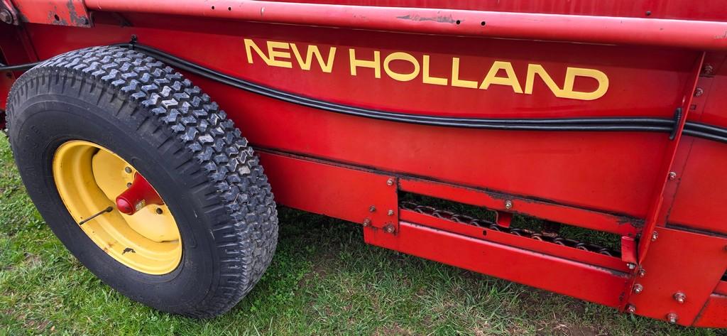 New Holland 155 Manure Spreader
