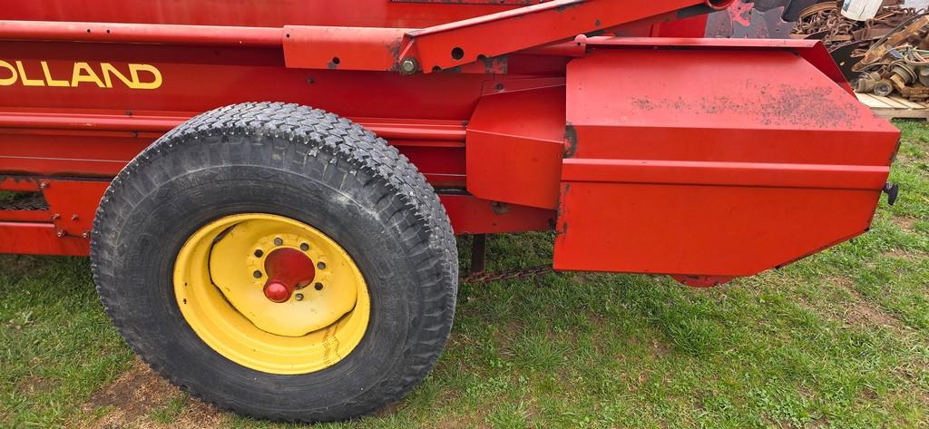 New Holland 155 Manure Spreader