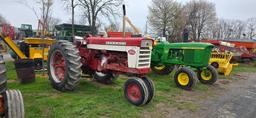Farmall 560 Tractor (RUNS)