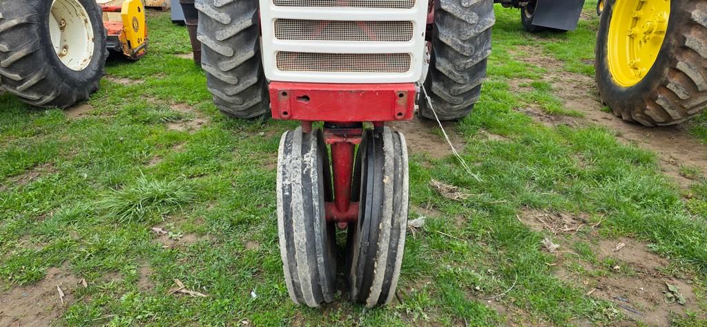 Farmall 560 Tractor (RUNS)