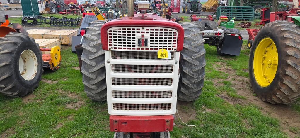 Farmall 560 Tractor (RUNS)