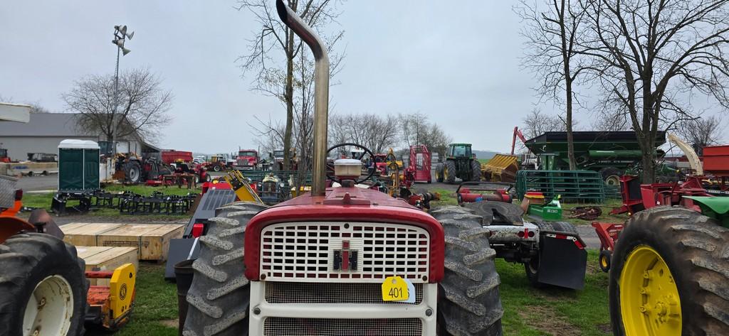 Farmall 560 Tractor (RUNS)