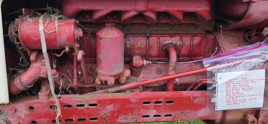 Farmall 560 Tractor (RUNS)