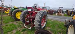 Farmall 560 Tractor (RUNS)