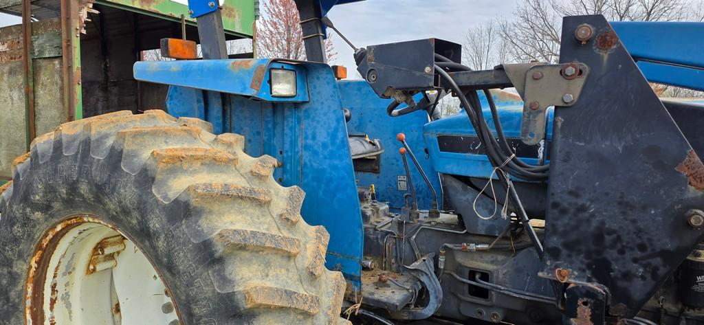 New Holland 6610 Tractor w/Loader (RUNS)