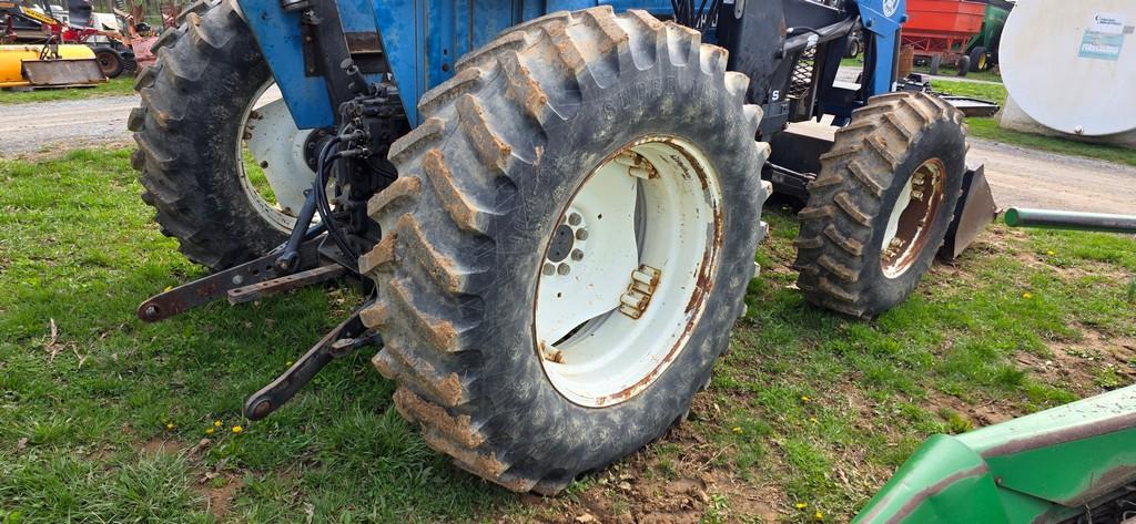 New Holland 6610 Tractor w/Loader (RUNS)