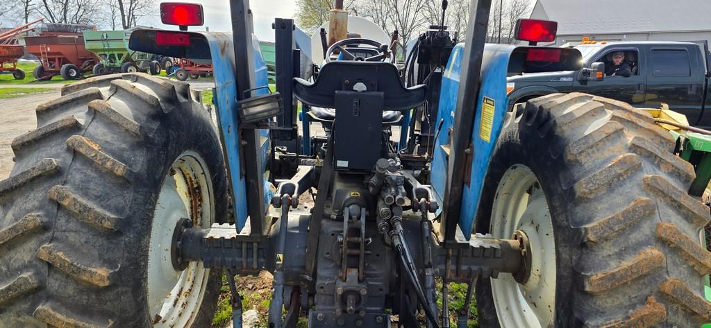 New Holland 6610 Tractor w/Loader (RUNS)