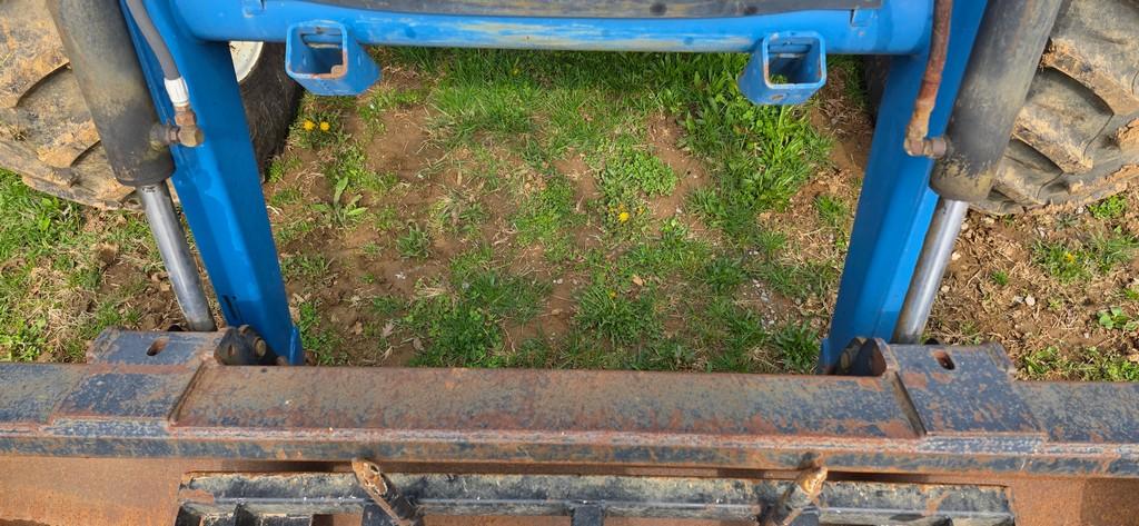 New Holland 6610 Tractor w/Loader (RUNS)