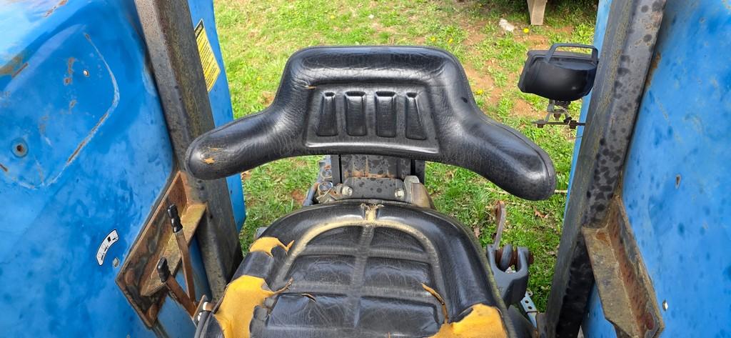 New Holland 6610 Tractor w/Loader (RUNS)