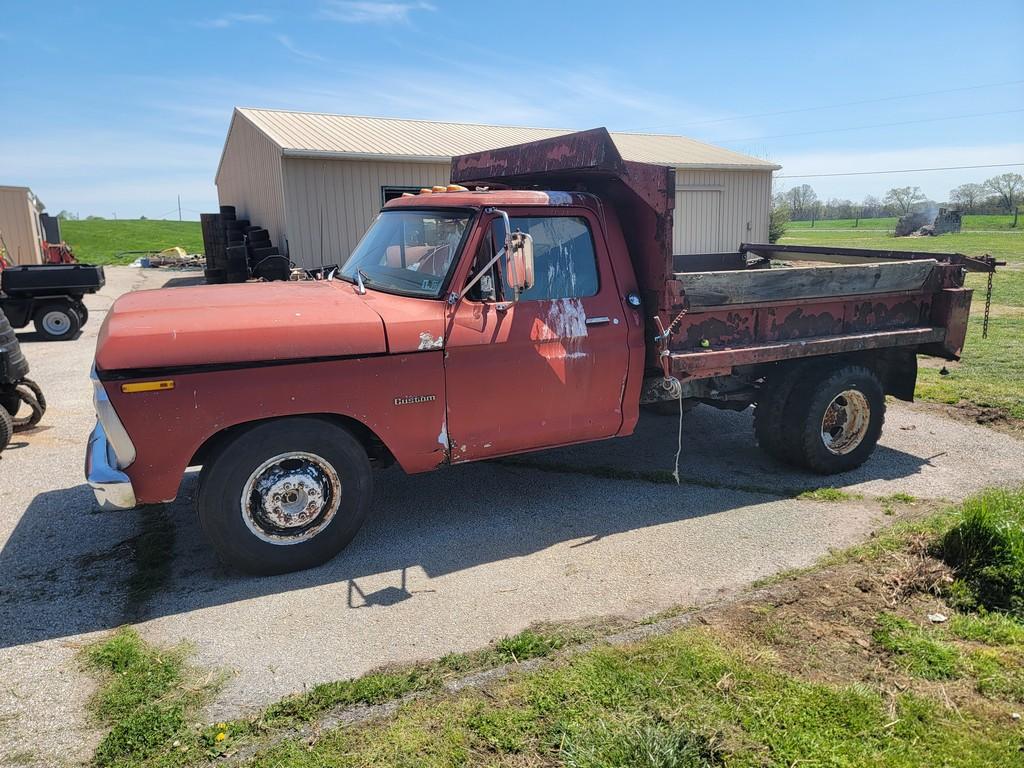 Ford Custom Dump Truck (Title)