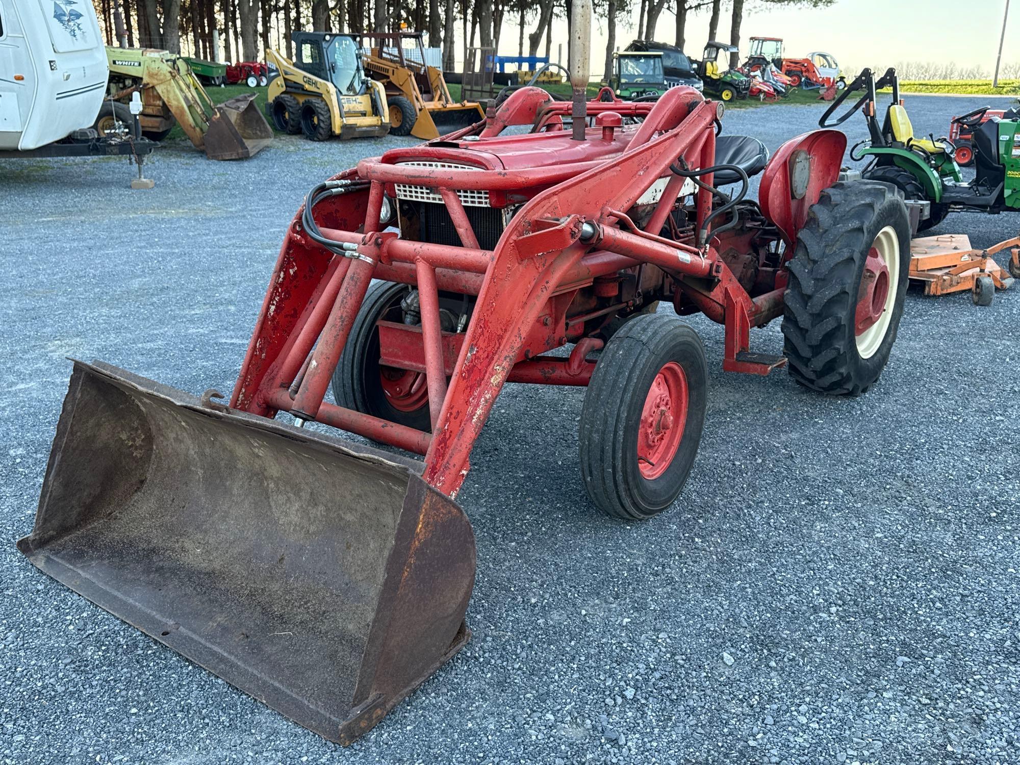International 240 Utility Tractor w/loader