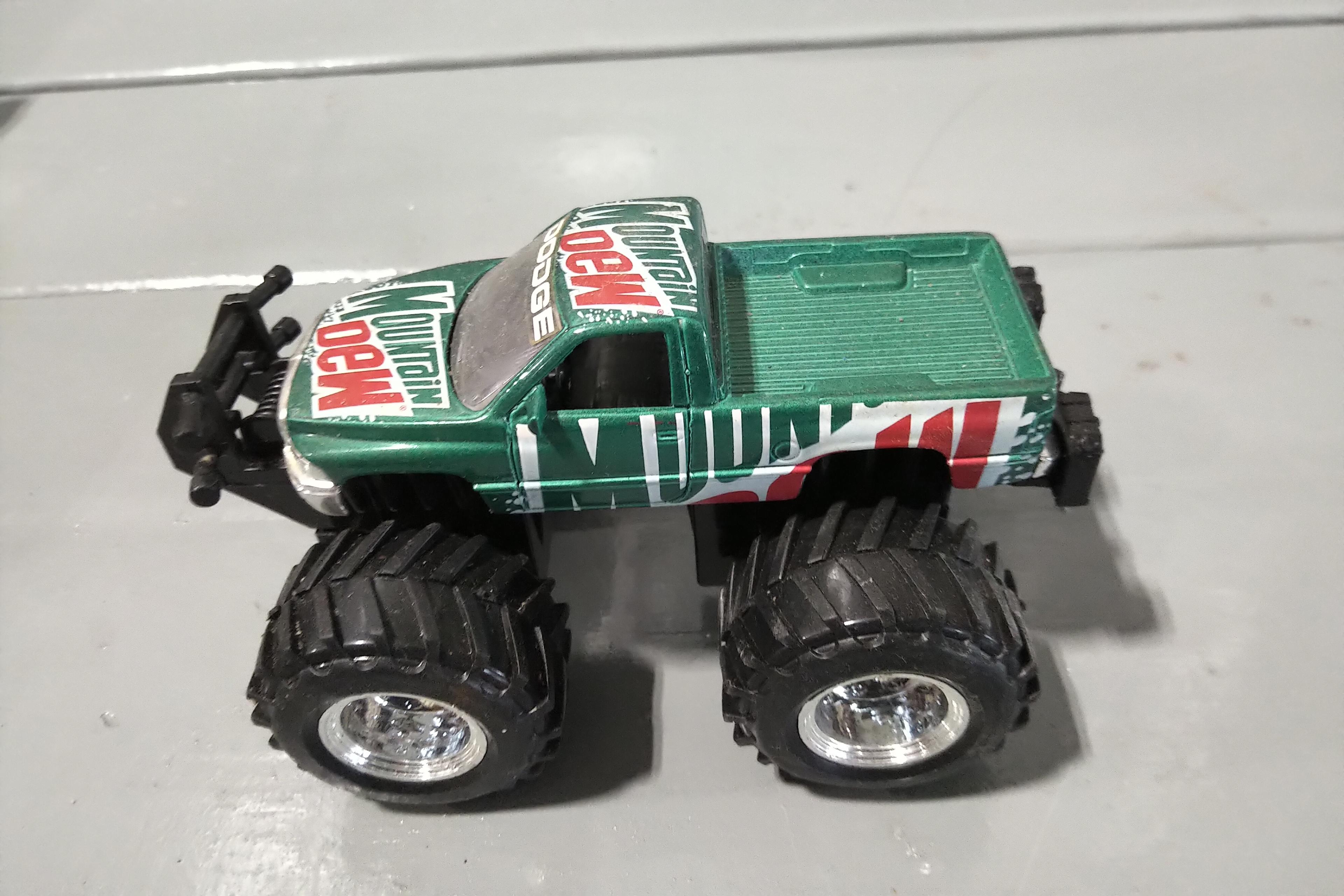 6 - 1/64 SCALE VEHICLES, 1 1/32 SCALE TRAIL BOSS TRUCK